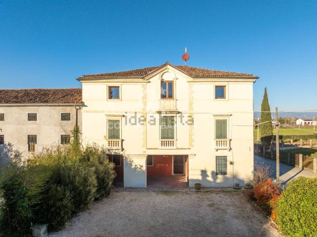 Case e ville in vendita di 439 m² in Strada Lobia, 185