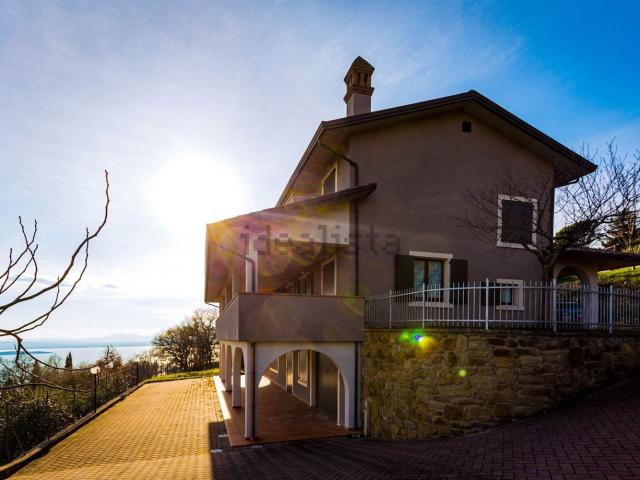 Case e ville in vendita di 440 m²