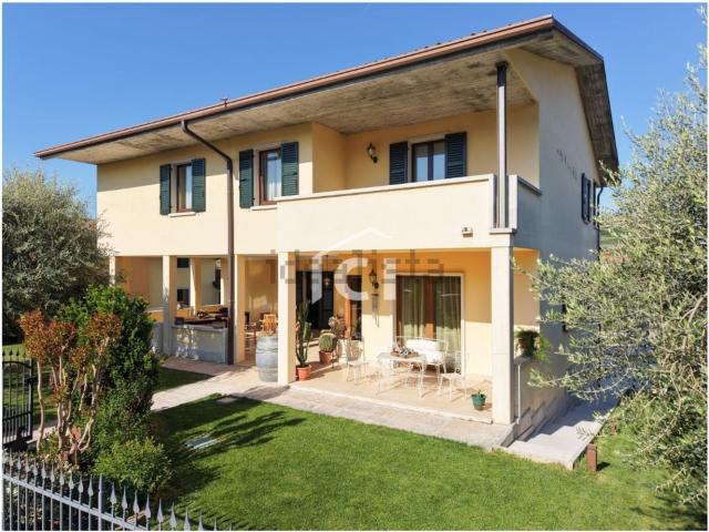 Case e ville in vendita di 440 m²