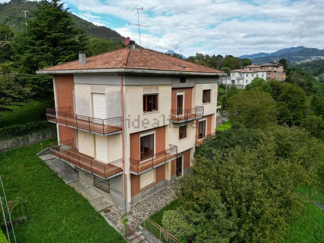 Case e ville in vendita di 440 m² in Via Ca&apos  Cagnisio