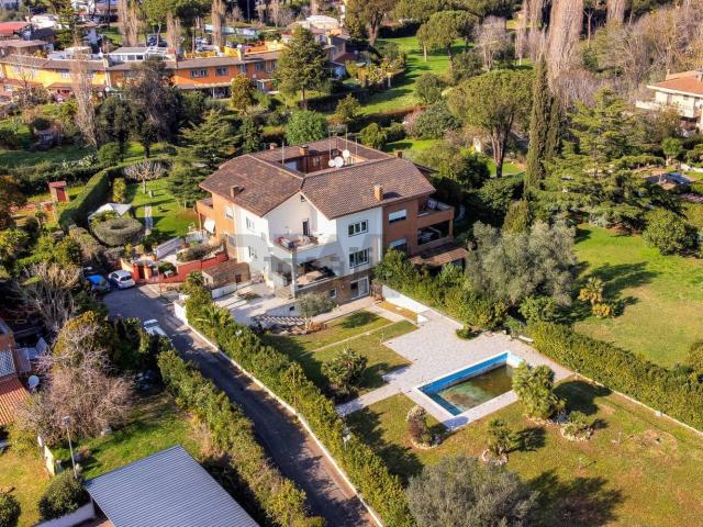 Case e ville in vendita di 440 m² in Via Cristoforo Colombo, 2518