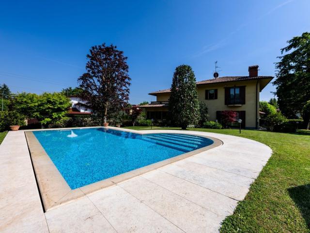 Case e ville in vendita di 440 m² in Via G. Mazzini, 6