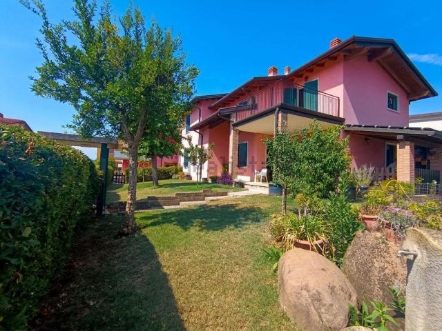 Case e ville in vendita di 440 m² in Via Monte Bondone