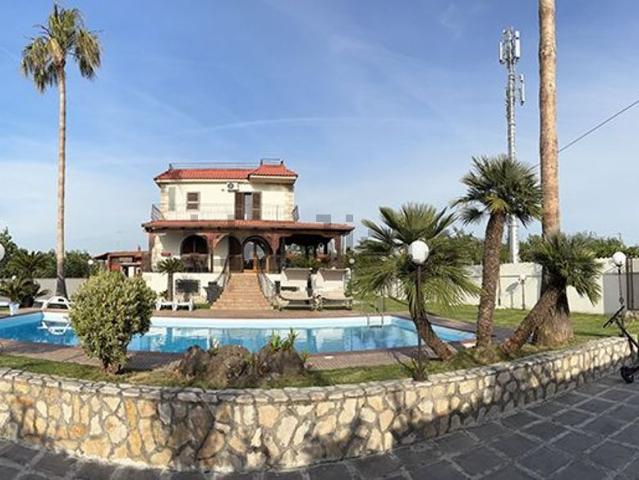 Case e ville in vendita di 440 m² in Via Masseria Vecchia, 108