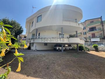 Case e ville in vendita di 440 m² in Via Nola