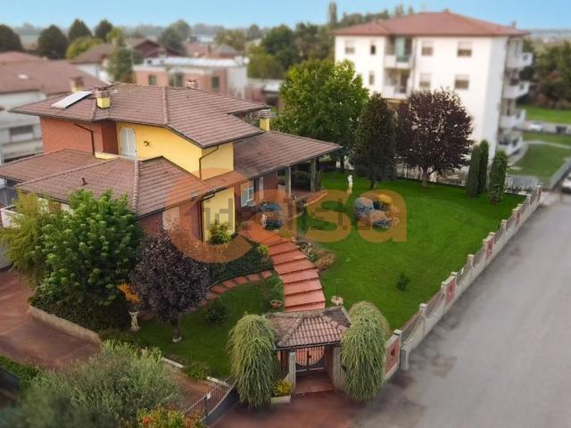 Case e ville in vendita di 440 m² in Via Nure