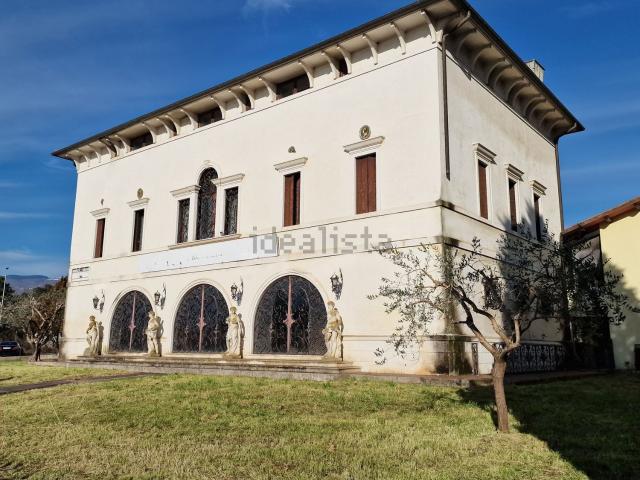 Case e ville in vendita di 440 m² in Via San Martino