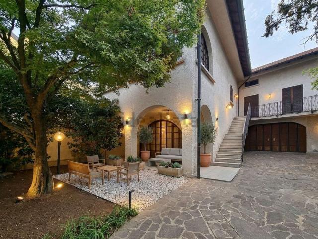 Case e ville in vendita di 440 m² in Via Santino de Nova, 7