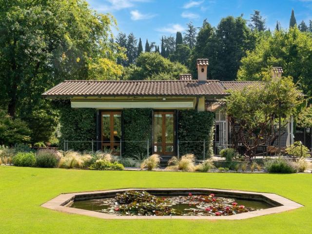 Case e ville in vendita di 440 m² in Via Poggio Castello