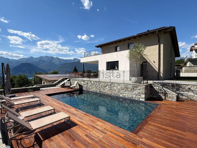 Case e ville in vendita di 440 m² in Via Prà la Vaca