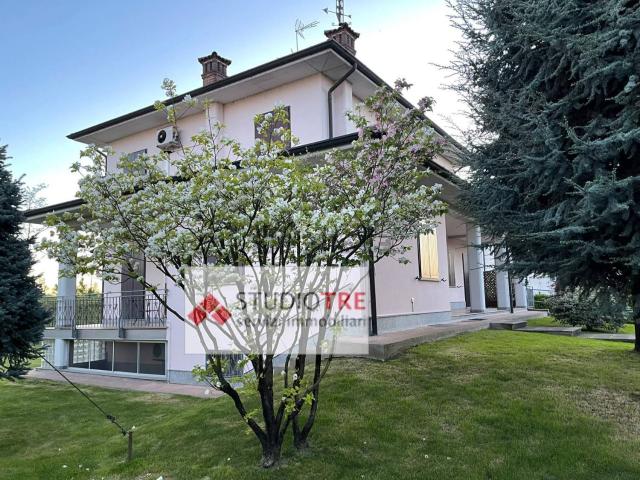 Case e ville in vendita di 440 m² in Via Roggia Becca, 27