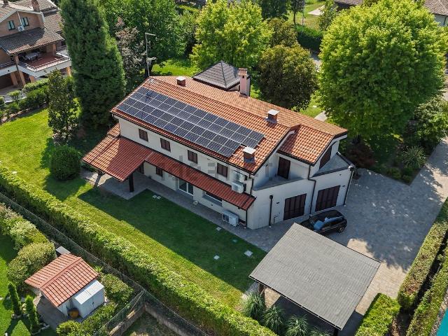 Case e ville in vendita di 440 m² in Via Vincenzo Re