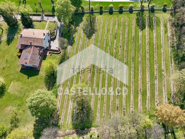 Case e ville in vendita di 440 m² in Via XXIV Giugno