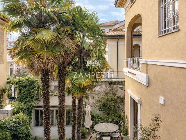 Case e ville in vendita di 440 m² in Viale Corsica, 26