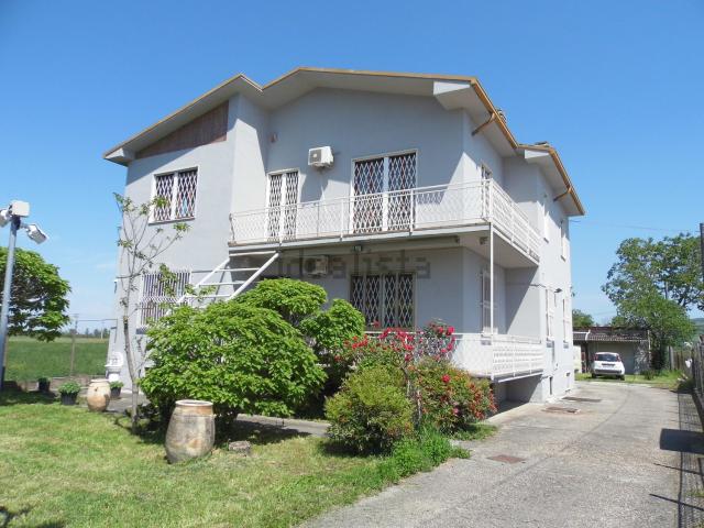 Case e ville in vendita di 440 m² in Viale Europa, 76
