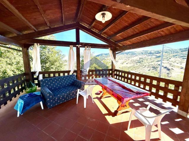 Case e ville in vendita di 440 m² in Contrada Vallone, 35