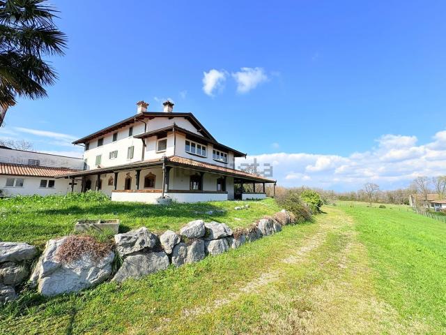 Case e ville in vendita di 440 m² in Strada dei Luncs