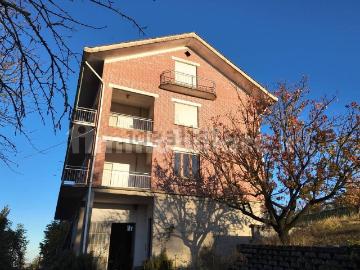 Case e ville in vendita di 440 m² in Strada Merlini, 14