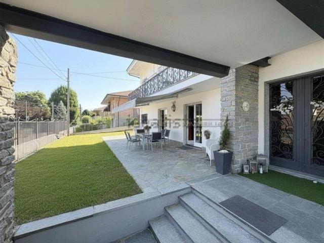 Case e ville in vendita di 441 m² in Via G. Pieroni