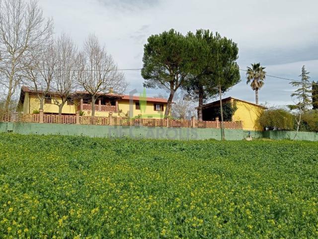 Case e ville in vendita di 441 m² in Via Salaria, 1