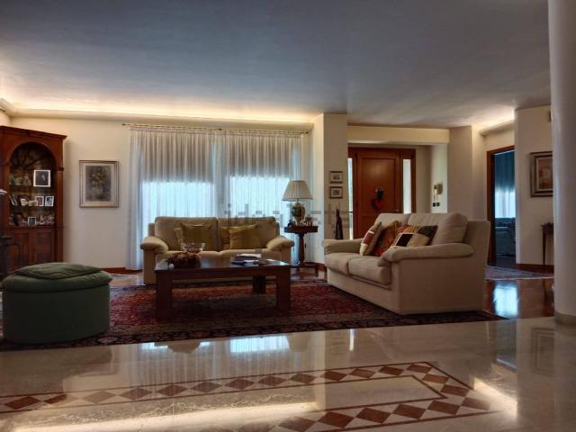 Case e ville in vendita di 442 m²