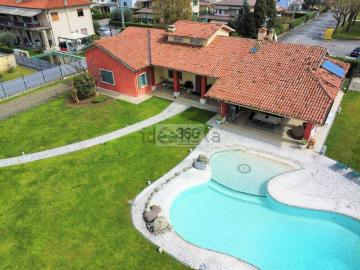Case e ville in vendita di 442 m² in Via Kennedy