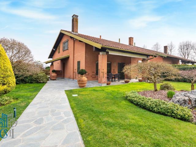 Case e ville in vendita di 442 m² in Viale Bruno Buozzi