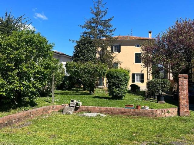 Case e ville in vendita di 443 m²