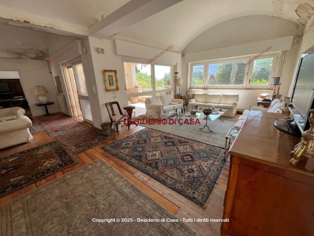 Case e ville in vendita di 443 m² in Via Anteo, 13