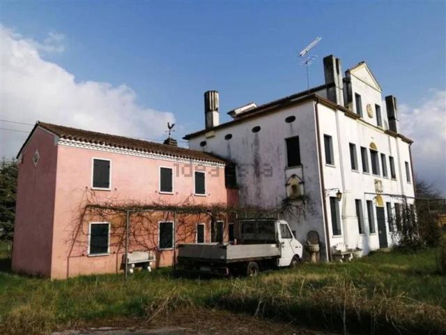 Case e ville in vendita di 443 m² in Via Dosa