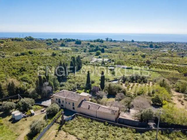 Case e ville in vendita di 445 m² in Via Palombaro