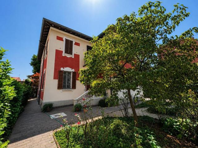 Case e ville in vendita di 445 m² in Via XI Febbraio, 11