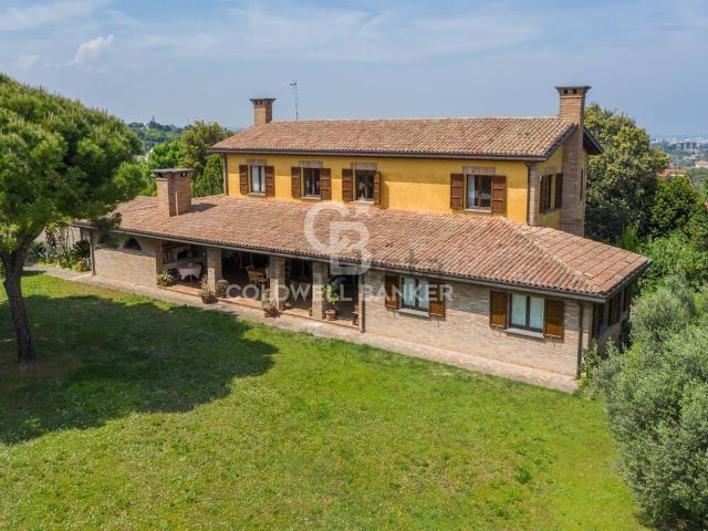 Case e ville in vendita di 445 m² in Viale Trebaci, 50