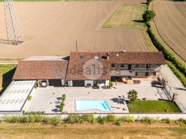 Case e ville in vendita di 445 m² in Località Motta Gastaldi, 11