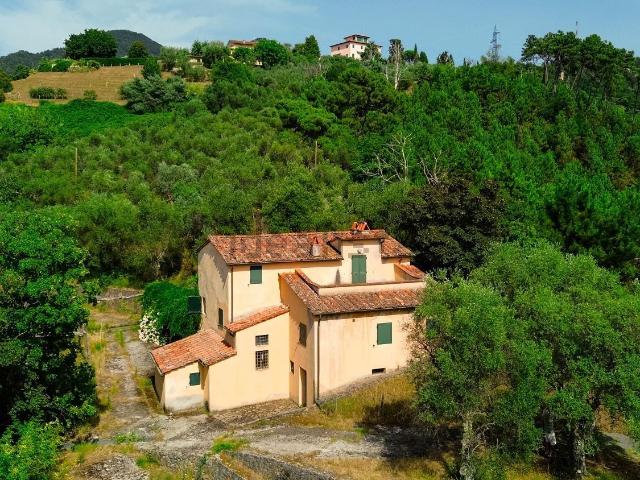 Case e ville in vendita di 446 m² in Via Colle delle Guardie