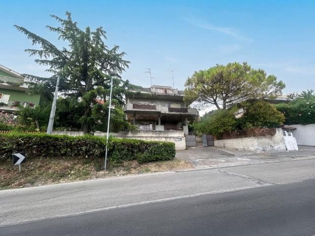 Case e ville in vendita di 446 m² in Via Alcide De Gasperi, 9