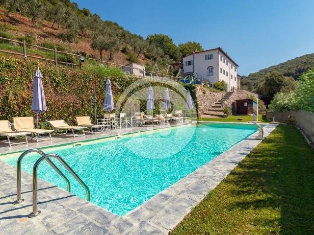 Case e ville in vendita di 447 m²