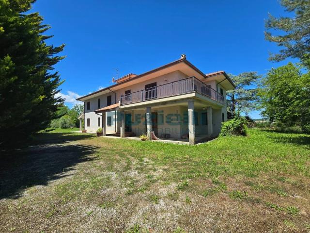 Case e ville in vendita di 447 m² in Strada Provinciale 66, 16
