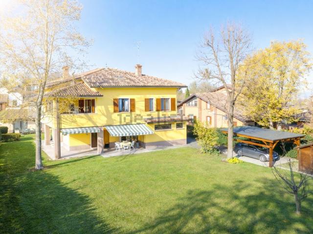 Case e ville in vendita di 448 m² in Via Ruggero da Vezzano, 3
