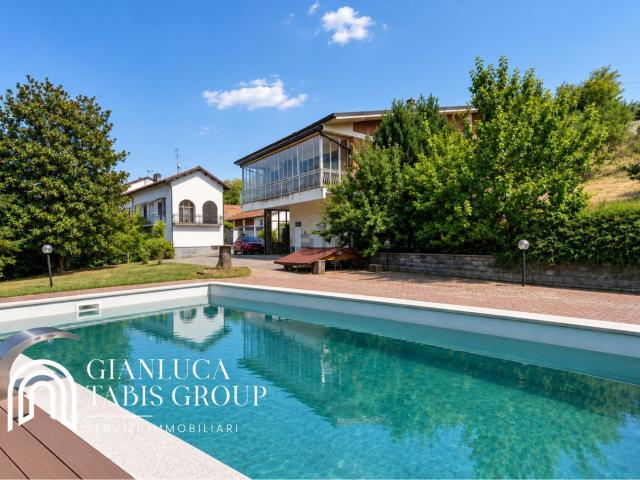 Case e ville in vendita di 449 m² in Via Moncalvo, 4