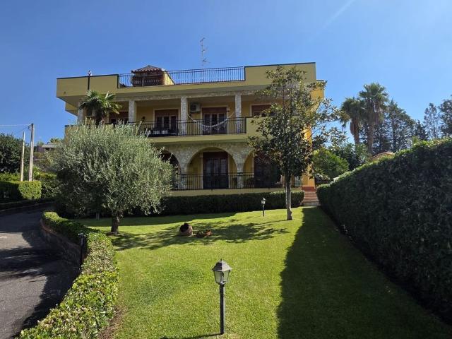 Case e ville in vendita di 450 m²