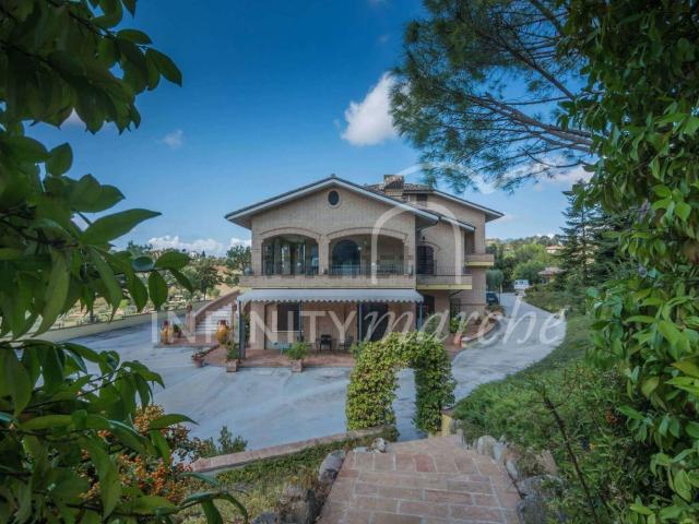 Case e ville in vendita di 450 m²
