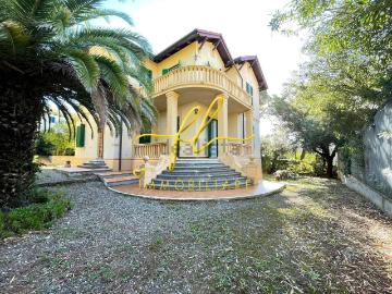 Case e ville in vendita di 450 m²