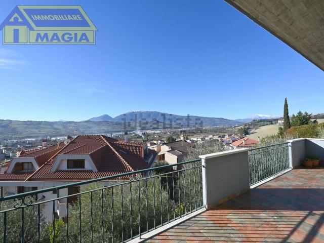 Case e ville in vendita di 450 m²