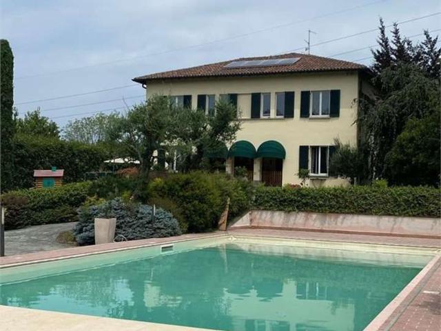 Case e ville in vendita di 450 m²
