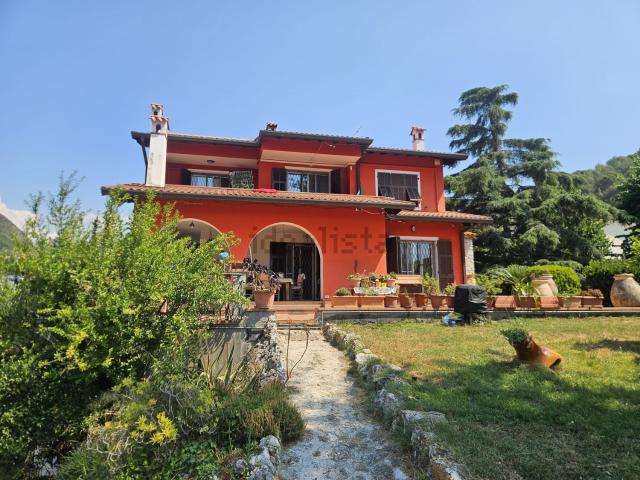 Case e ville in vendita di 450 m²