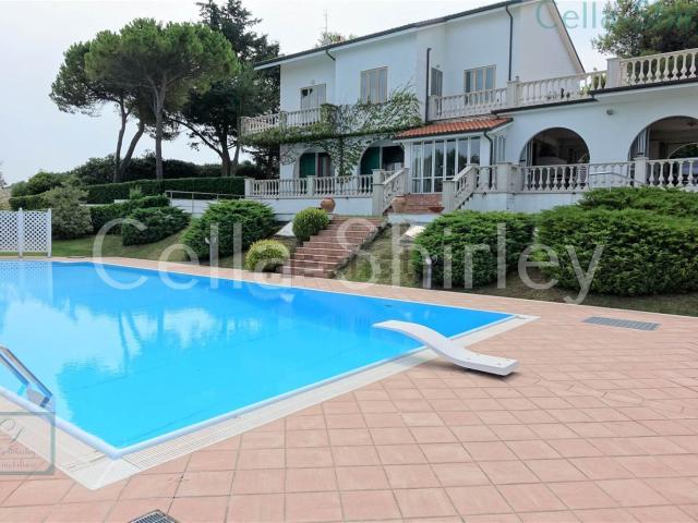 Case e ville in vendita di 450 m²