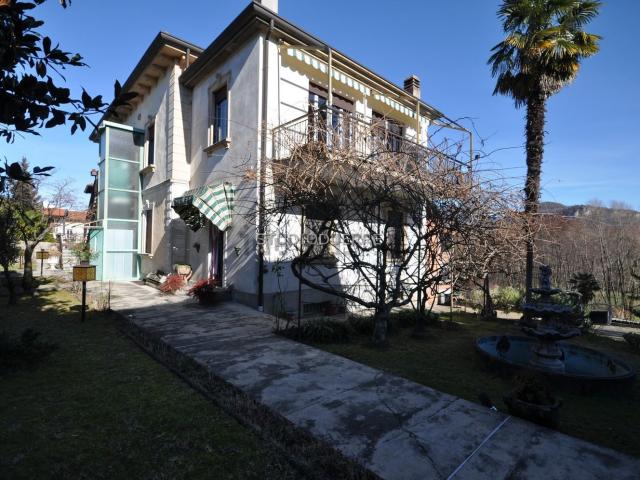 Case e ville in vendita di 450 m² in Via C. Cavour, 26