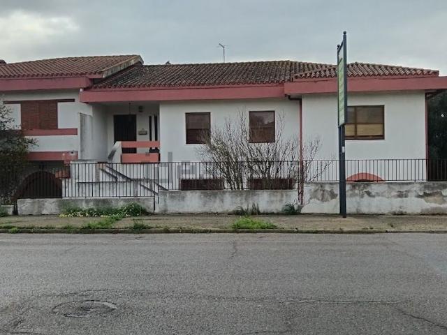 Case e ville in vendita di 450 m² in Via Cagliari
