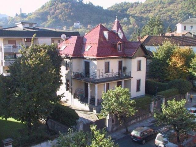 Case e ville in vendita di 450 m² in Via Calpini Stefano